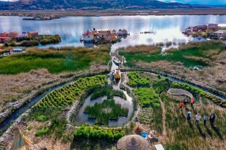 Uros Aruma Uro on Uros Floating Islands Puno Exterior foto