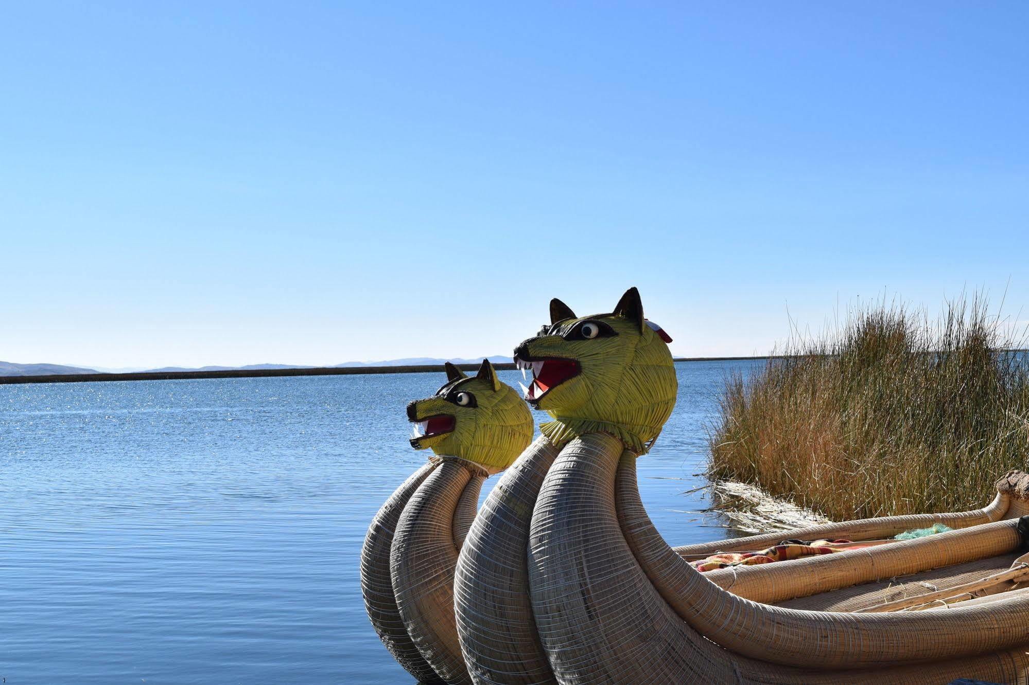 Uros Aruma Uro on Uros Floating Islands Puno Exterior foto
