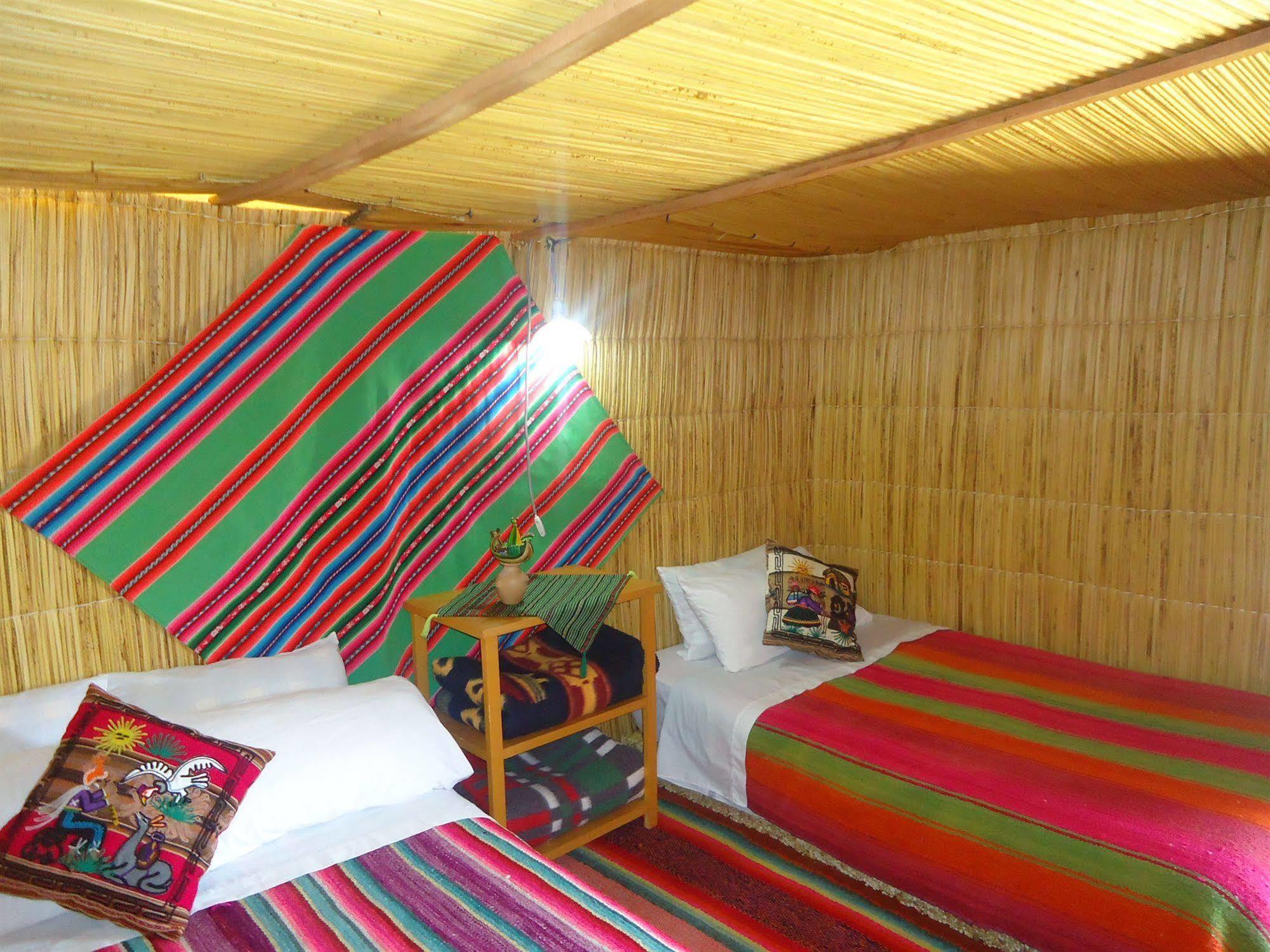Uros Aruma Uro on Uros Floating Islands Puno Exterior foto