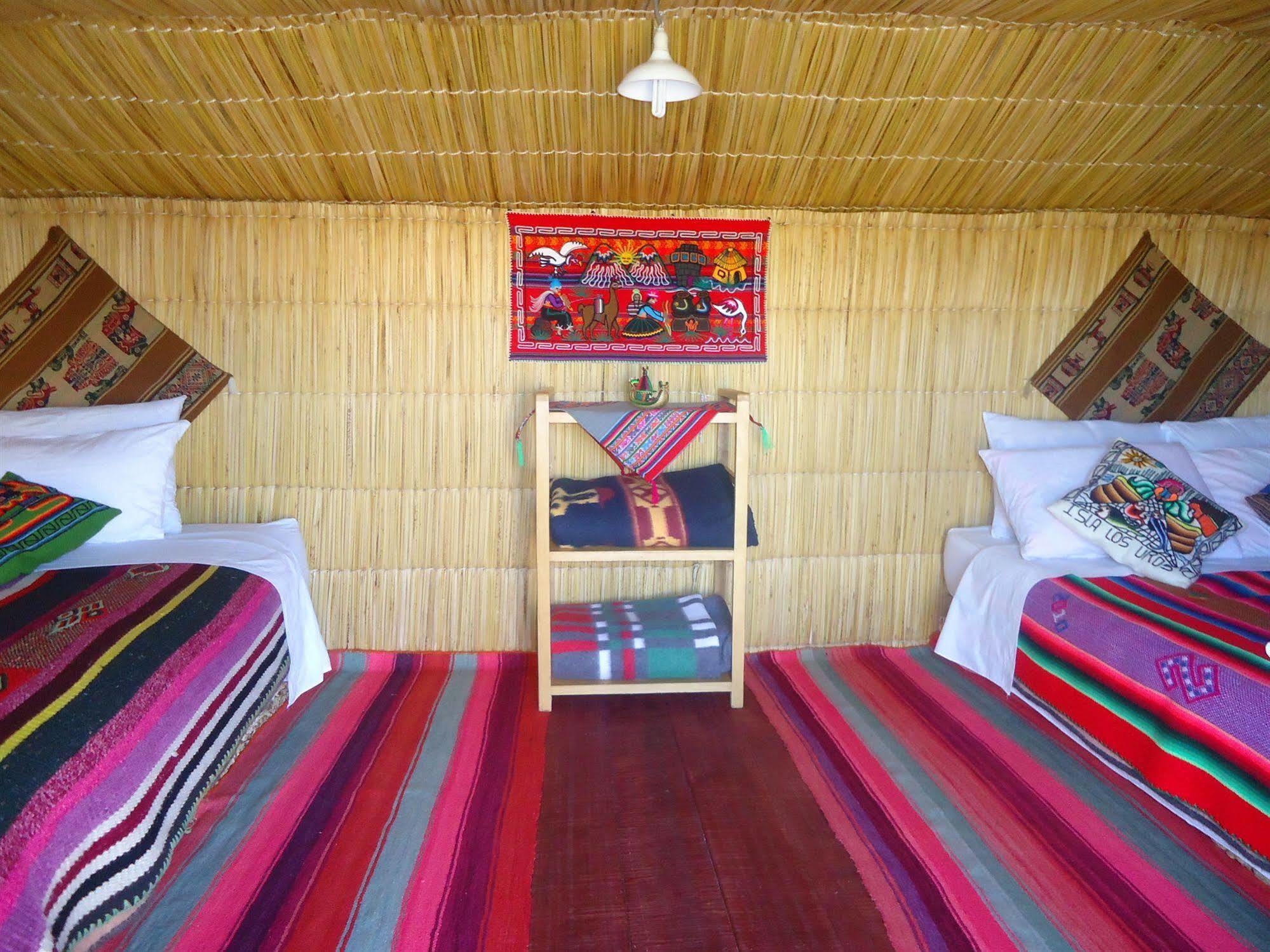 Uros Aruma Uro on Uros Floating Islands Puno Exterior foto