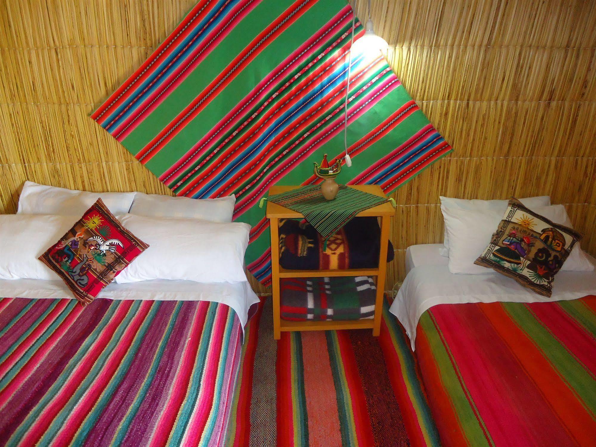Uros Aruma Uro on Uros Floating Islands Puno Exterior foto