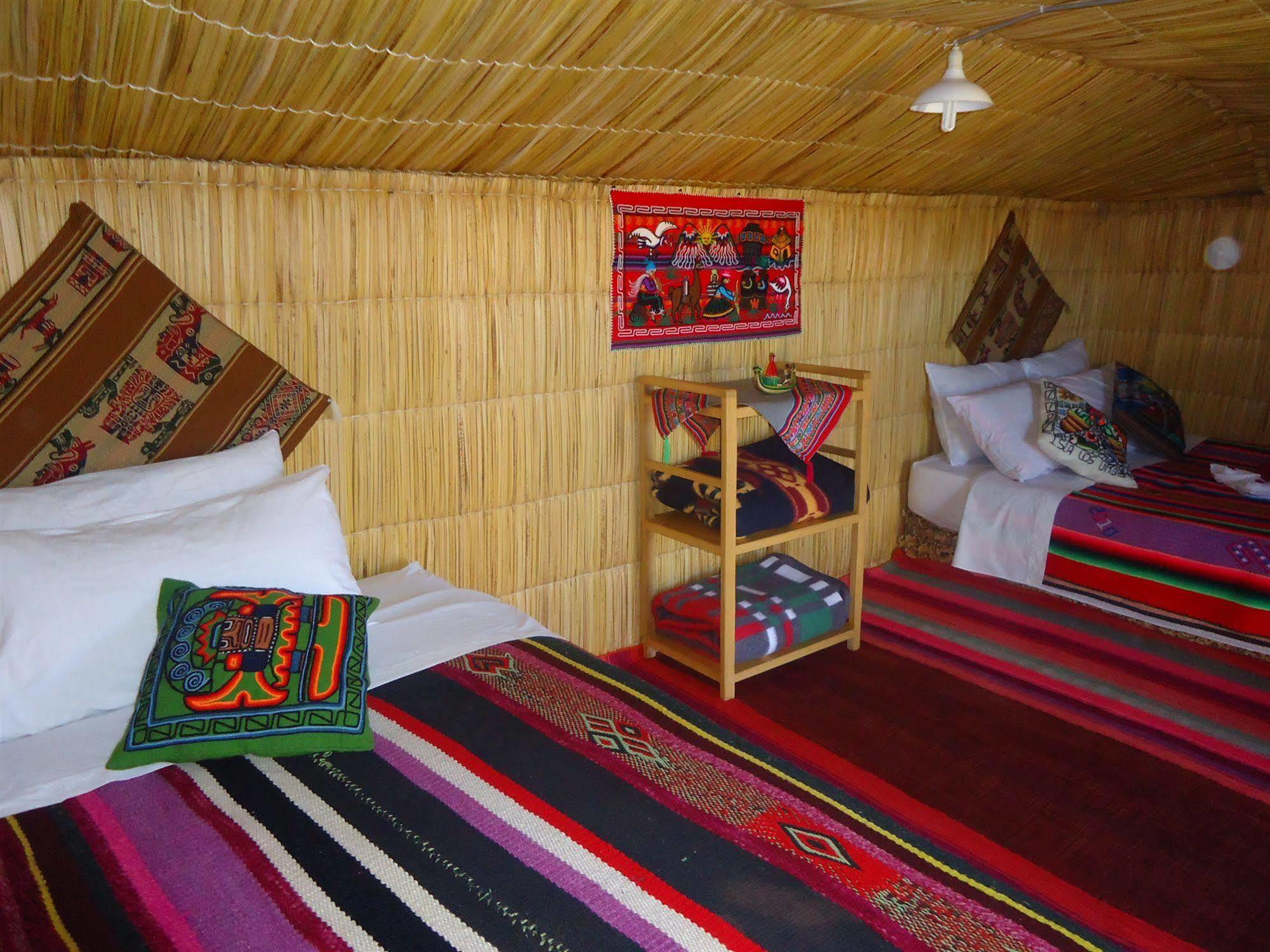 Uros Aruma Uro on Uros Floating Islands Puno Exterior foto