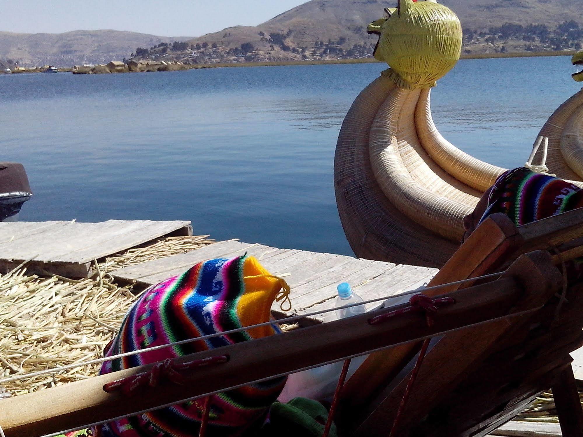 Uros Aruma Uro on Uros Floating Islands Puno Exterior foto