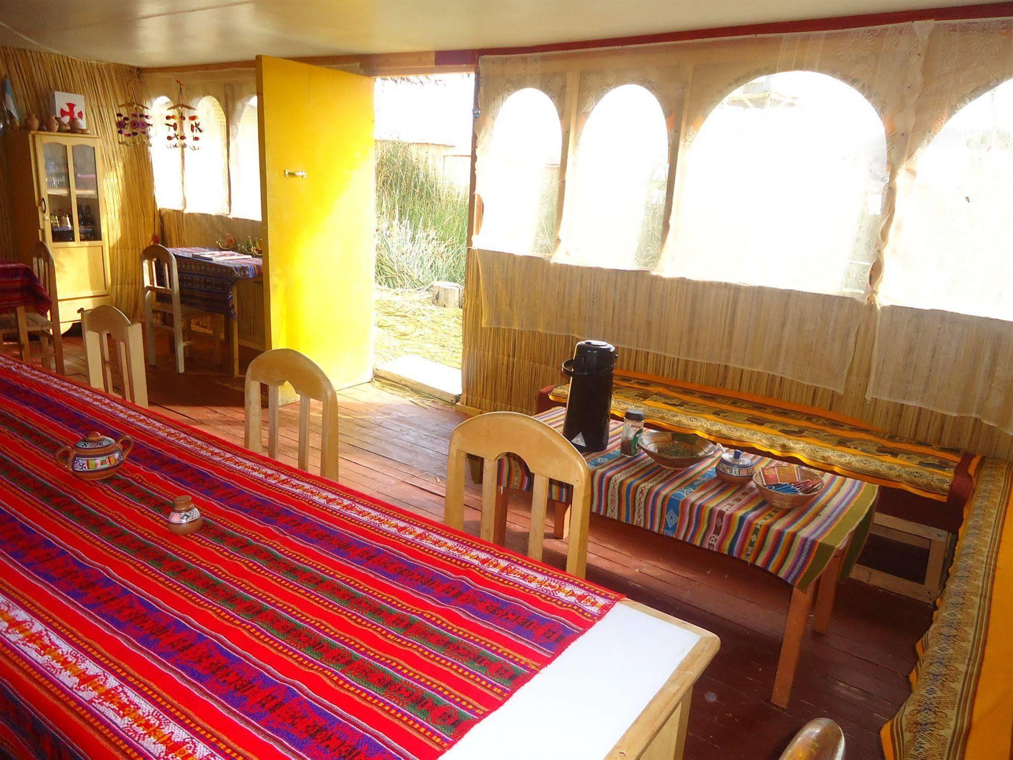 Uros Aruma Uro on Uros Floating Islands Puno Exterior foto