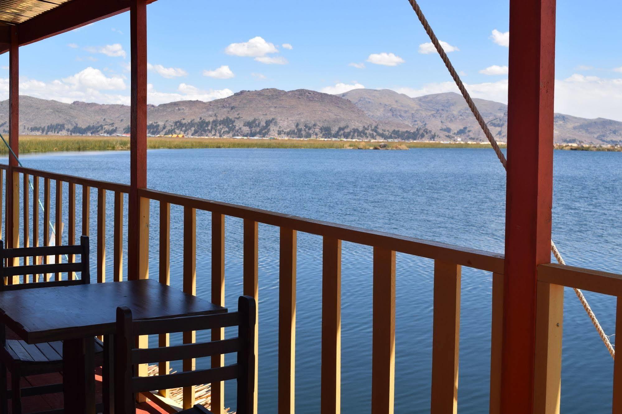 Uros Aruma Uro on Uros Floating Islands Puno Exterior foto