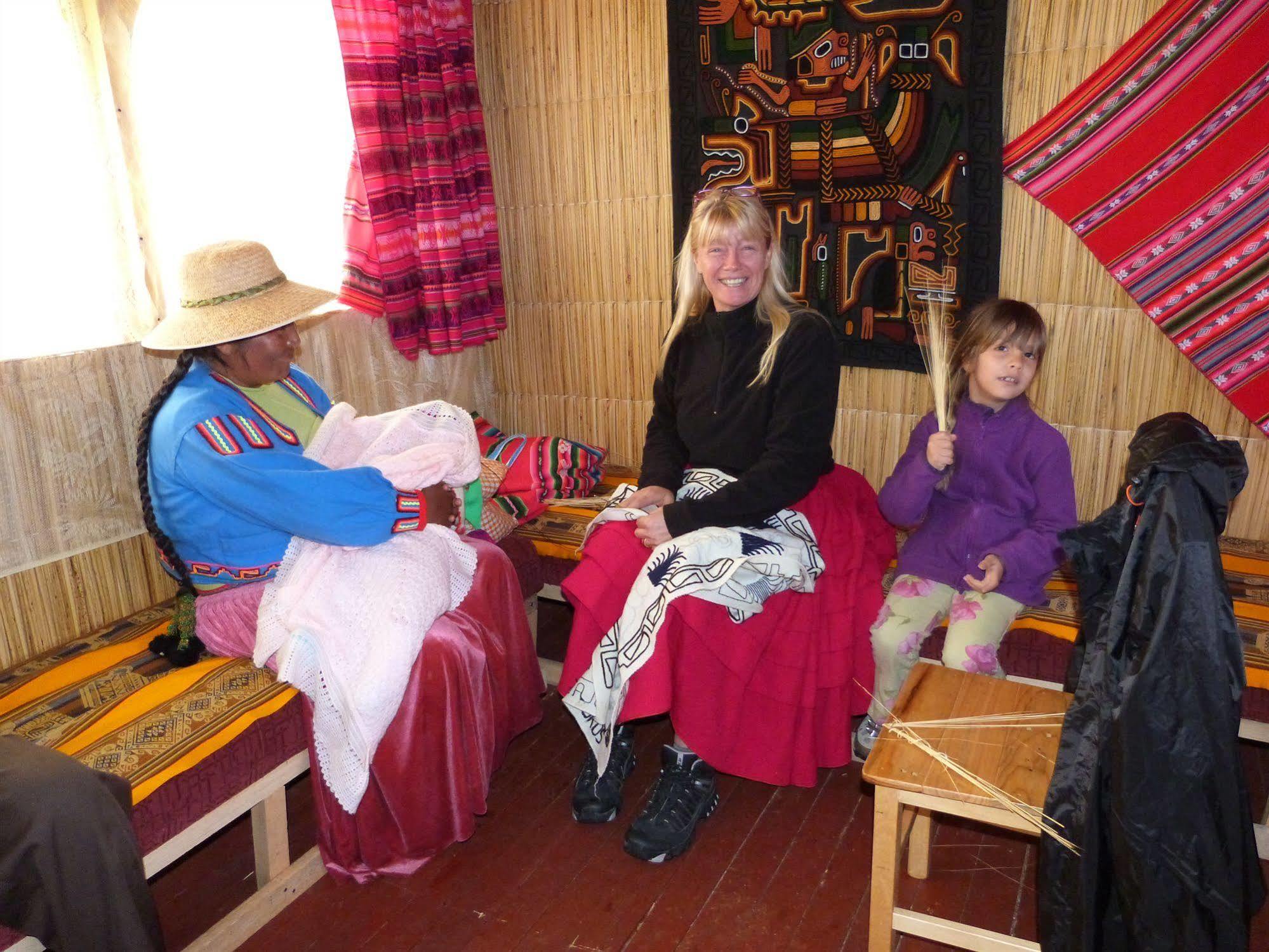 Uros Aruma Uro on Uros Floating Islands Puno Exterior foto